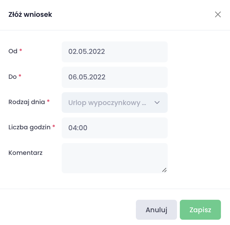 Pracownik poza biurem z mobilnym dostępem do danych o czasie pracy