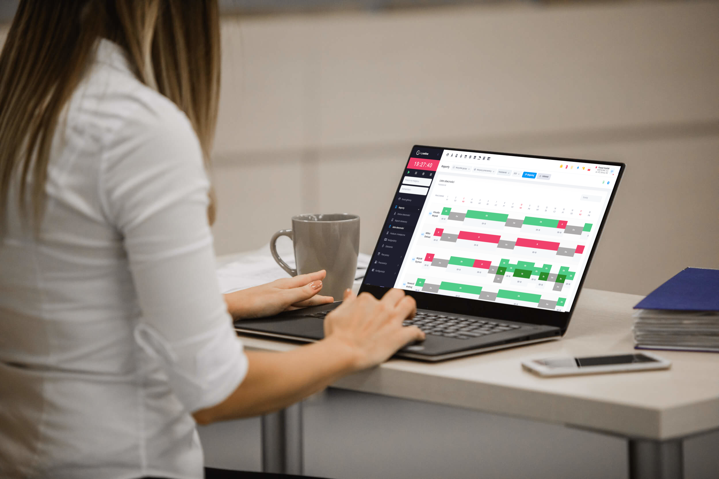 Grafik pracy w panelu RCPonline na ekranie laptopa